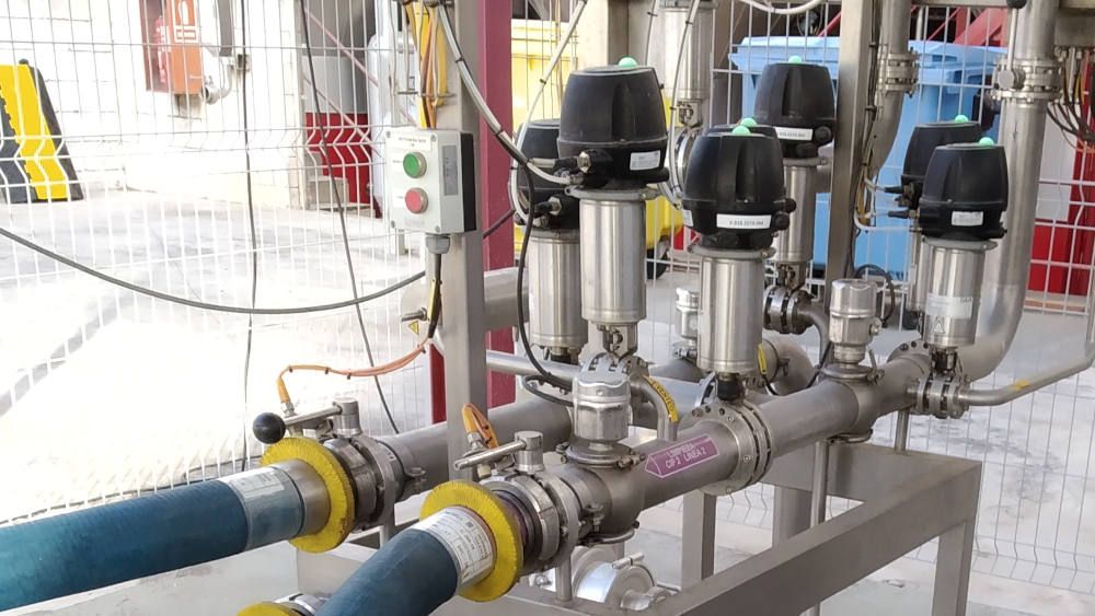 Cómo funciona una red de distribución de fluidos en una instalación industrial